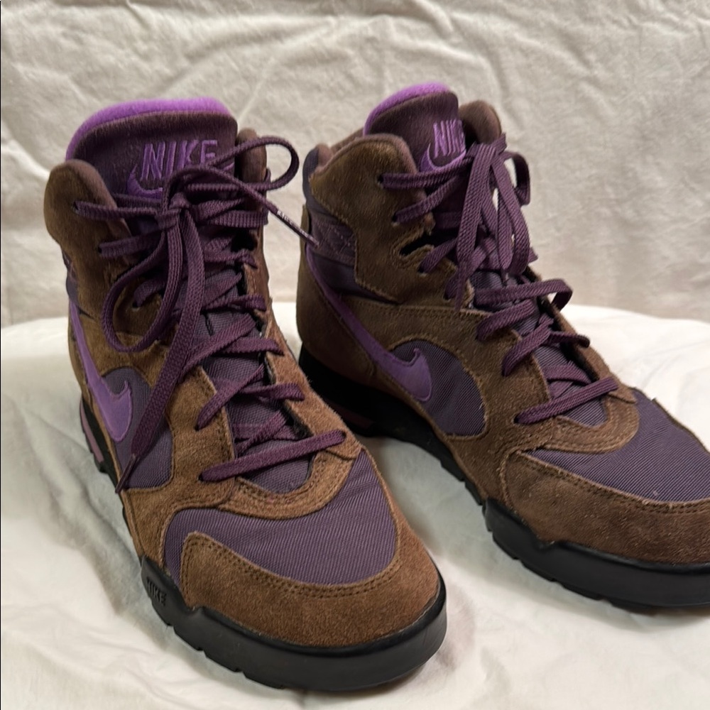 Vintage Nike Women's Purple and Brown hiking boots